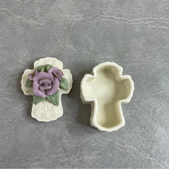 Vintage Porcelain Purple Floral Cross Small Box and Lid for Jewelry/Rings - Picture 3 of 7